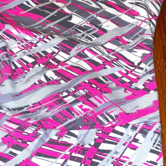 ⭐️Like NEW⭐️CHAUS💕Flattering V-Neck Top in Small - Picture 8 of 11